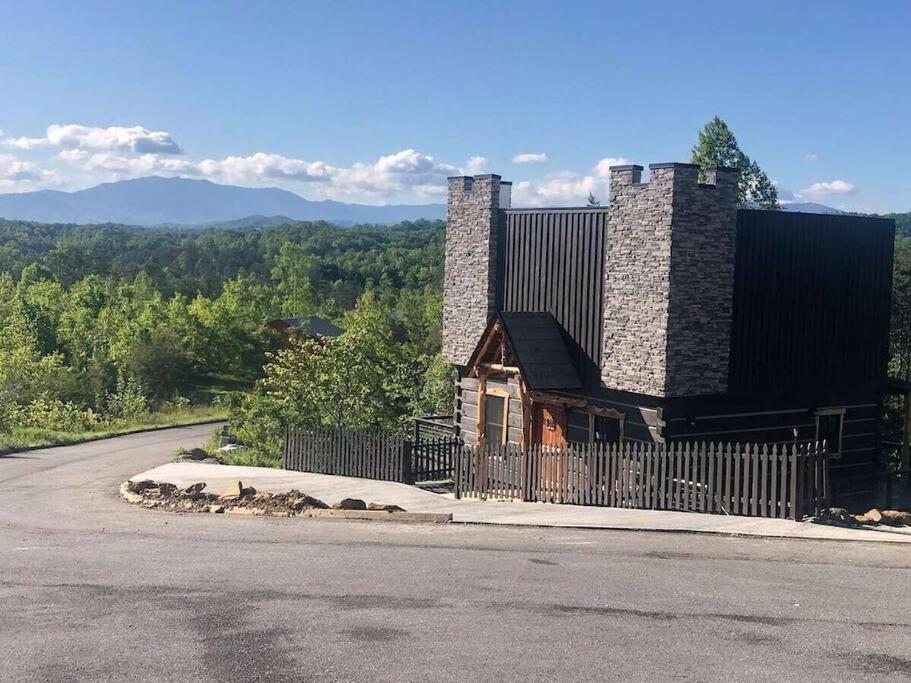 The Log Castle~Stunning Mountain Views~Hot Tub Villa เซอเวียร์วีล ภายนอก รูปภาพ