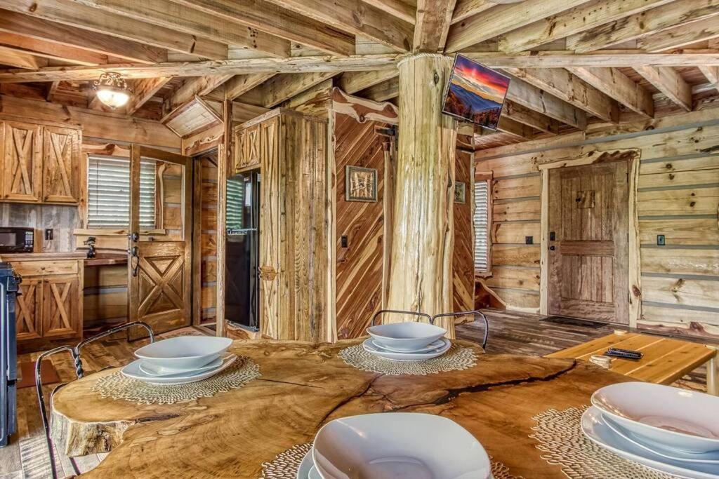 The Log Castle~Stunning Mountain Views~Hot Tub Villa เซอเวียร์วีล ภายนอก รูปภาพ